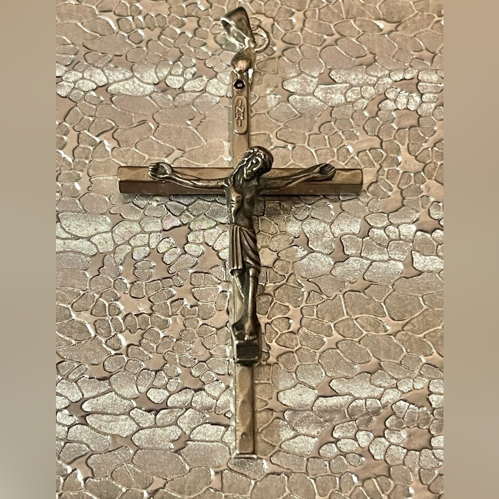 Vtg Italy Religios Catholic Crusifix Christ On Cross Pendant Italy